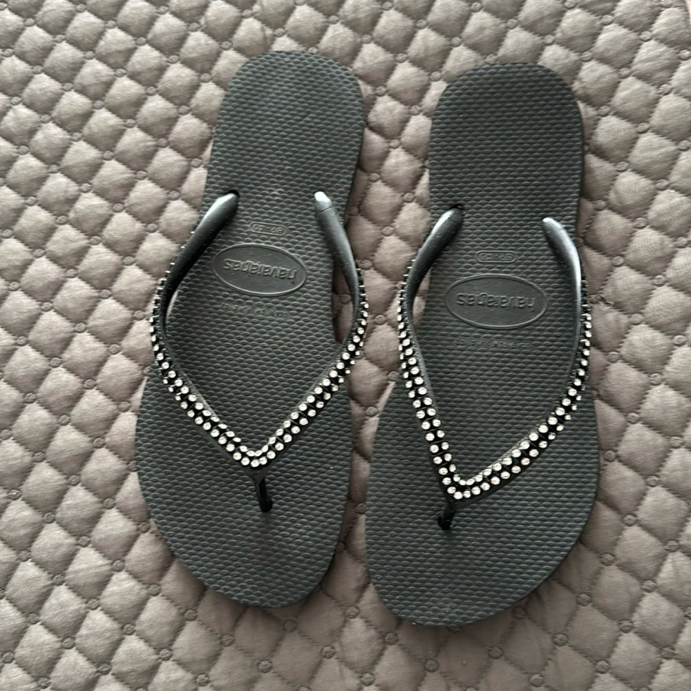 HAVAIANAS FLIP FLOPS W RHINESTONES